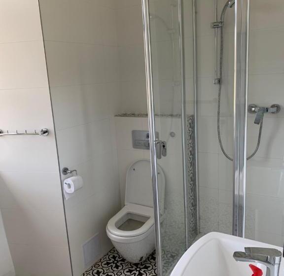 Семейный Номер, Zámeček Ostrov