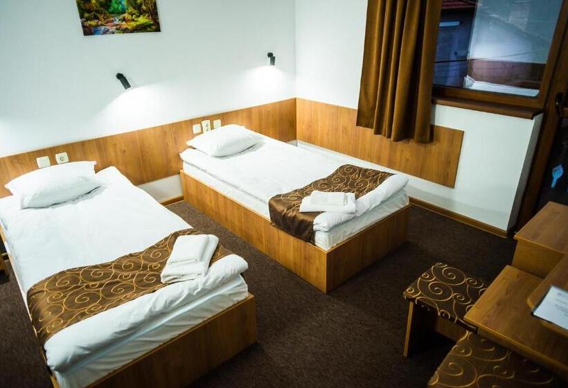 חדר סטנדרט עם מרפסת, семеен хотел петров хан