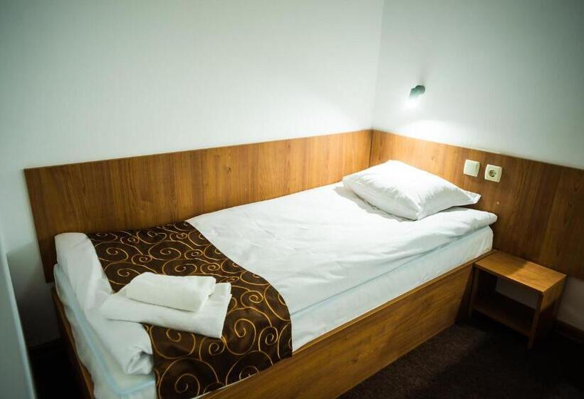 חדר סטנדרט יחיד עם מרפסת, семеен хотел петров хан