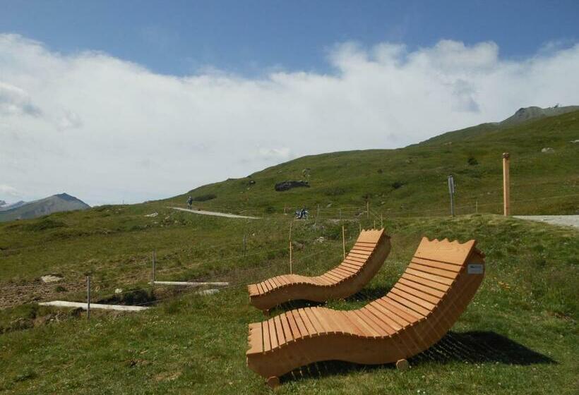 شقة غرفة واحدة, Tgamon Somtgant Mit Glasdach