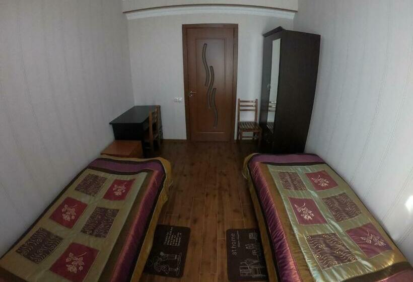 اتاق لوکس با بالکن, Green Tianeti