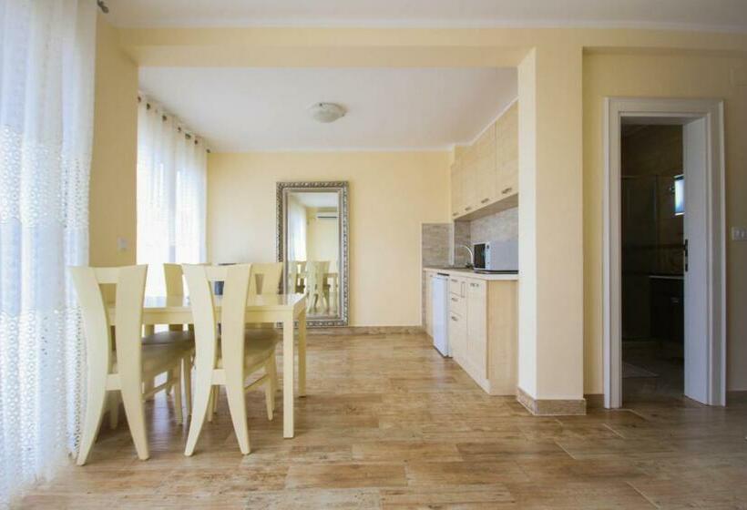 اتاق استاندارد چهار تخته با چشمانداز دریا, Apartaments Crown Silvia