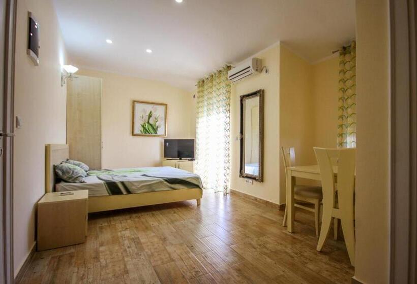 اتاق استاندارد چهار تخته با چشمانداز دریا, Apartaments Crown Silvia