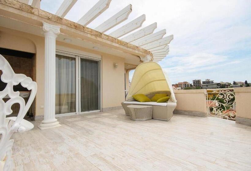 اتاق لوکس با چشمانداز دریا, Apartaments Crown Silvia