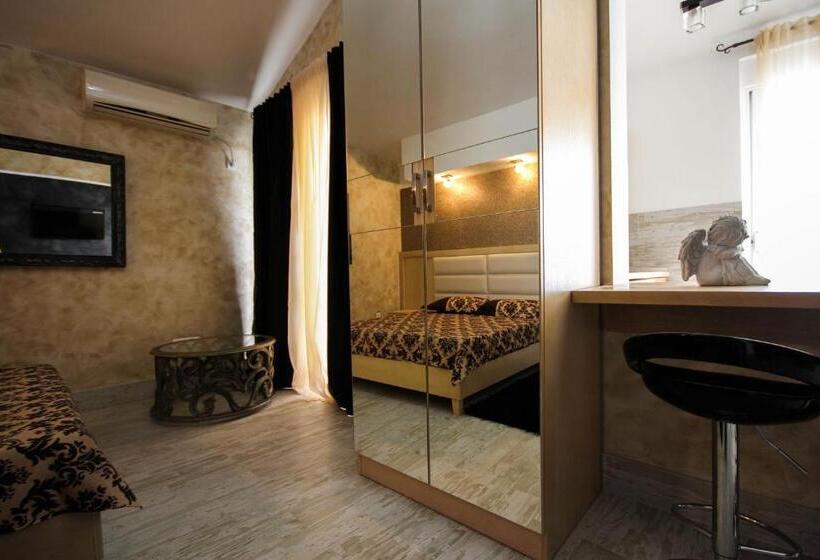 اتاق لوکس با چشمانداز دریا, Apartaments Crown Silvia