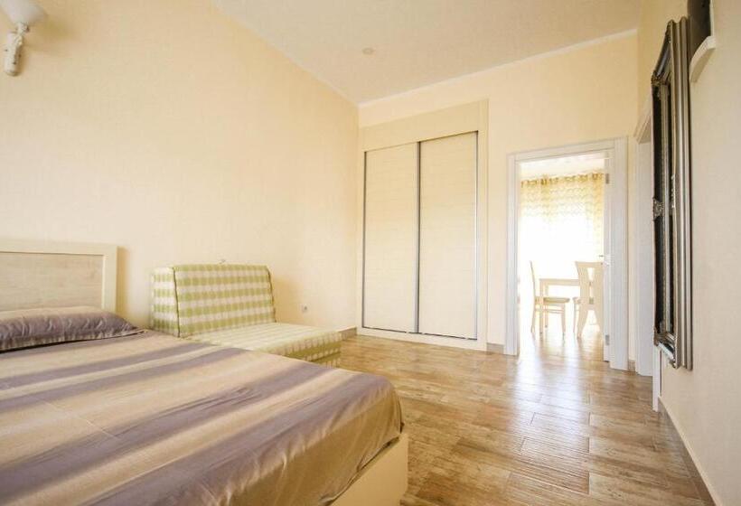 اتاق استاندارد سه نفره, Apartaments Crown Silvia
