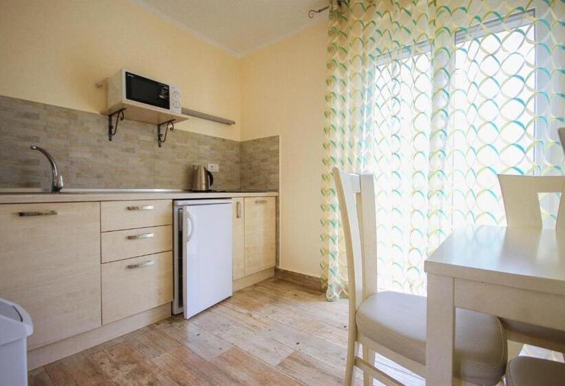 اتاق استاندارد سه نفره, Apartaments Crown Silvia