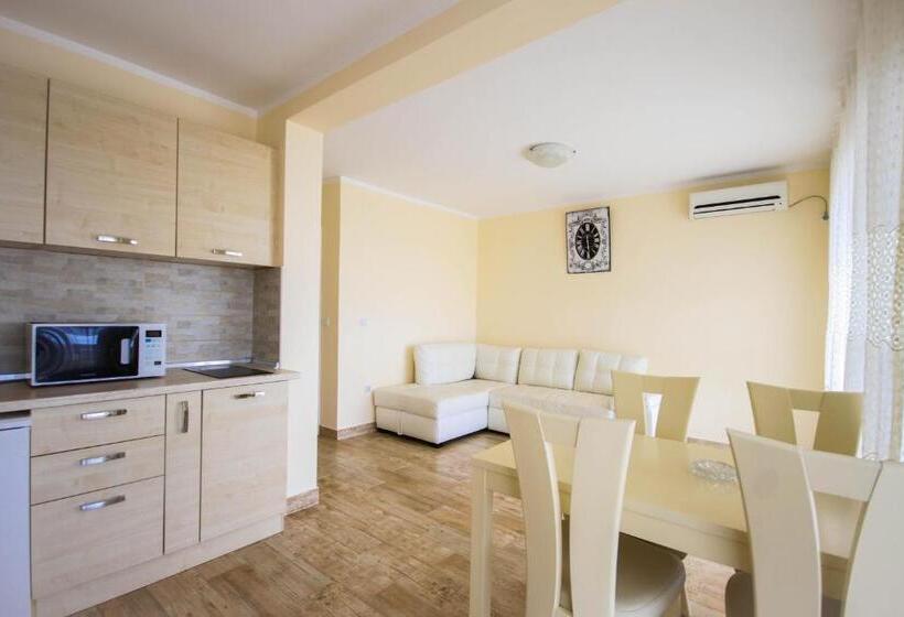 آپارتمان 1 خوابه با چشمانداز دریا, Apartaments Crown Silvia