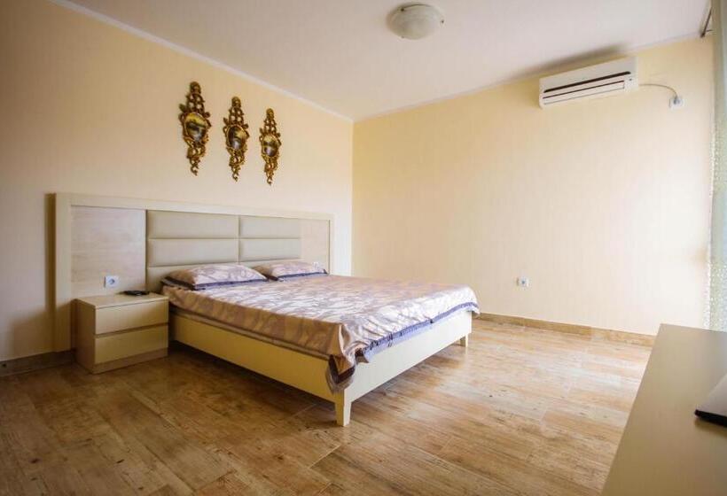 آپارتمان 1 خوابه با چشمانداز دریا, Apartaments Crown Silvia