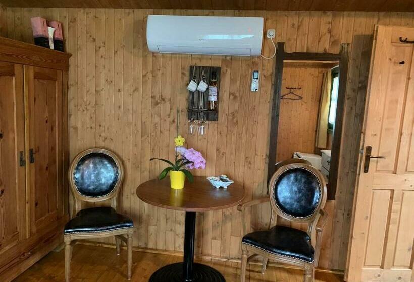 Номер Стандарт Вид на Сад, Eszter Ház