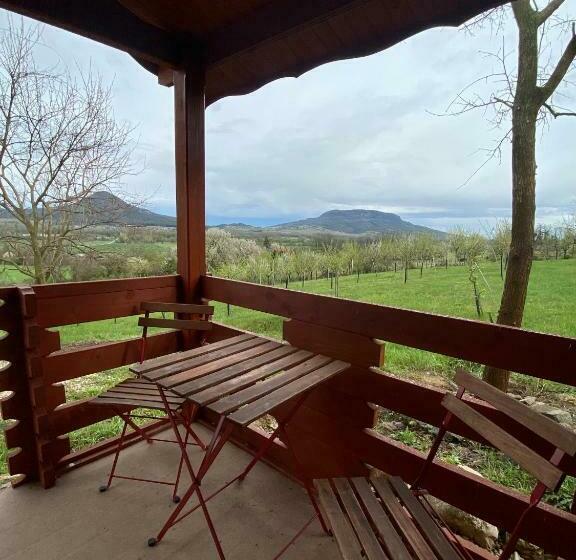 Номер Стандарт Вид на Сад, Eszter Ház