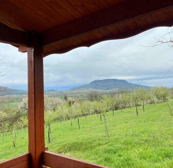 Номер Стандарт Вид на Сад, Eszter Ház