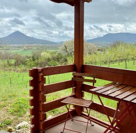 Номер Стандарт Вид на Сад, Eszter Ház