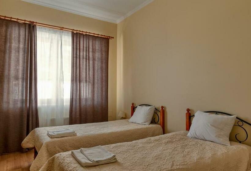 اتاق استاندارد, Laguna House