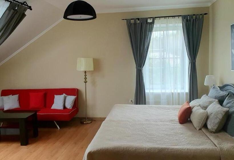 سوییت جونیور, Laguna House