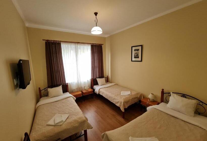 اتاق استاندارد سه نفره, Laguna House