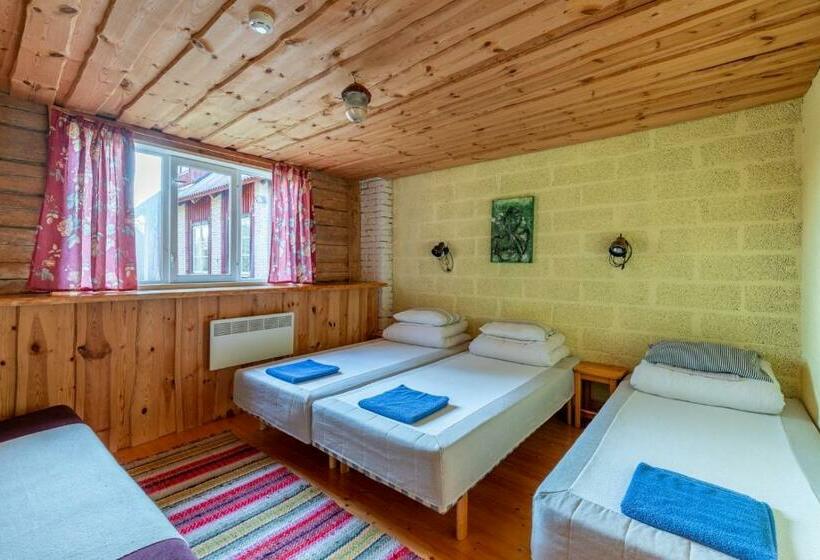 اتاق استاندارد سه تخته با سرویس بهداشتی مشترک, Oitme Hostel