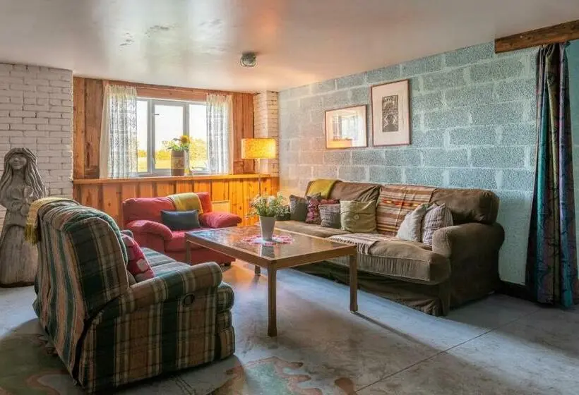 اتاق استاندارد سه تخته با سرویس بهداشتی مشترک, Oitme Hostel