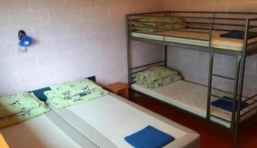 اتاق خانوادگی با سرویس بهداشتی مشترک, Oitme Hostel