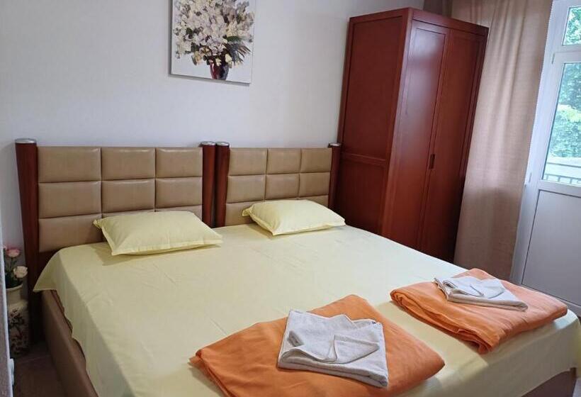 Номер Стандарт с Балконом, Amirov Garden   Free Parking & Free Beach Area