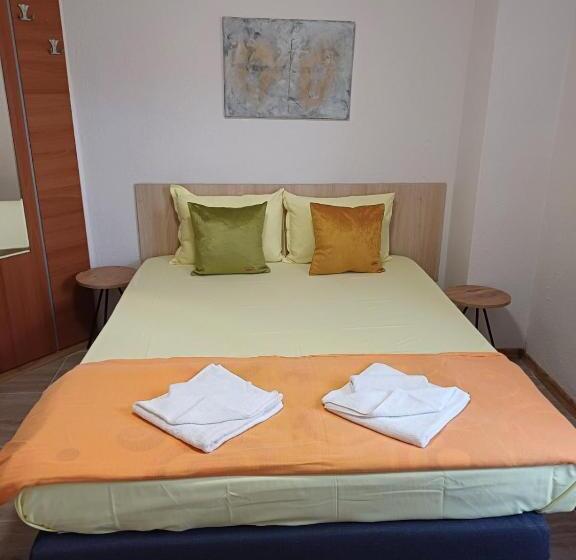 Номер Стандарт с Балконом, Amirov Garden   Free Parking & Free Beach Area