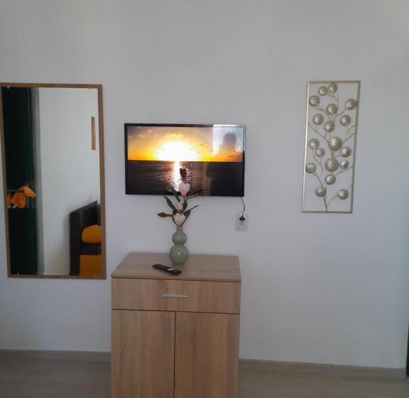 Family Suite, Amirov Garden   Free Parking & Free Beach Area