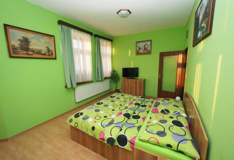 חדר סטנדרט לשלושה, Penzion U Krejzů