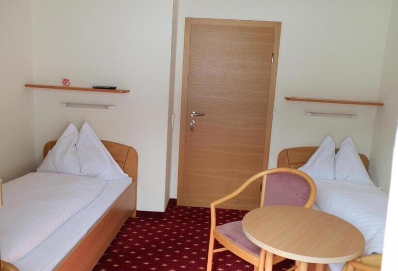 اتاق استاندارد با بالکن, Pension Arnika