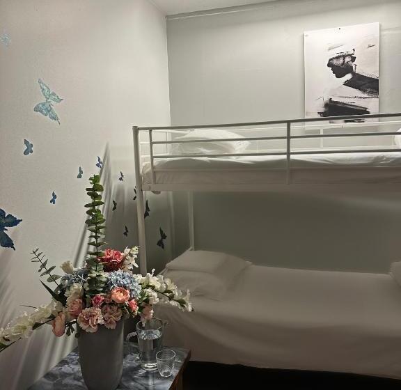 חדר מוזל מקלחת משותפת, Arkadia Hotel & Hostel