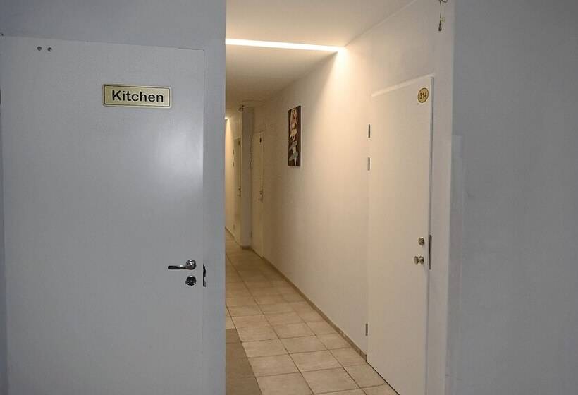 חדר מוזל מקלחת משותפת, Arkadia Hotel & Hostel