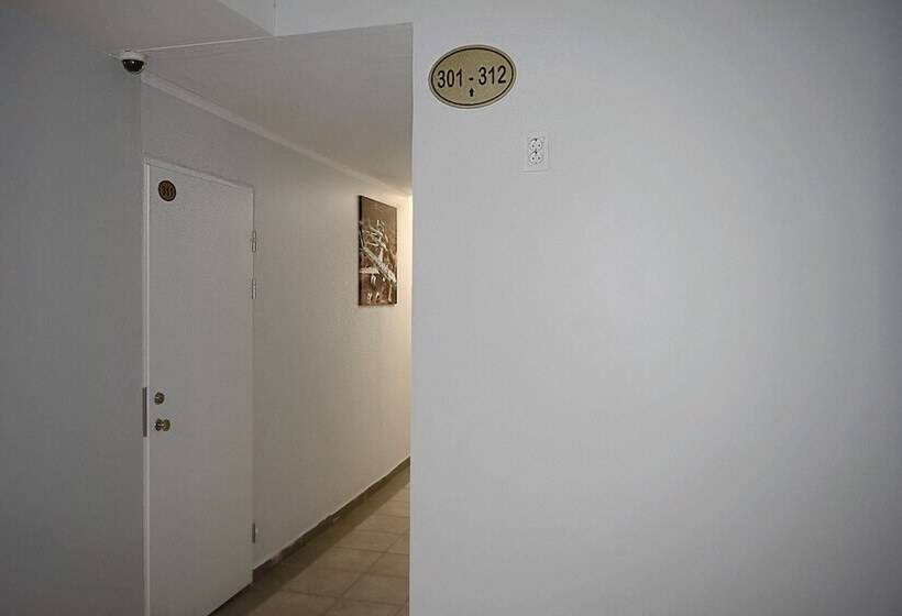 חדר מוזל מקלחת משותפת, Arkadia Hotel & Hostel