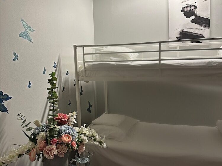 חדר מוזל מקלחת משותפת, Arkadia Hotel & Hostel