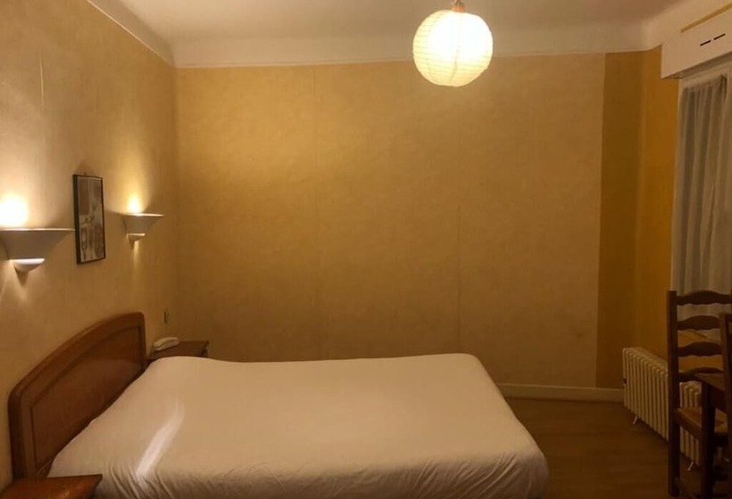 Номер Стандарт Индивидуальный, Hôtel Des Couronnes Châteaudun