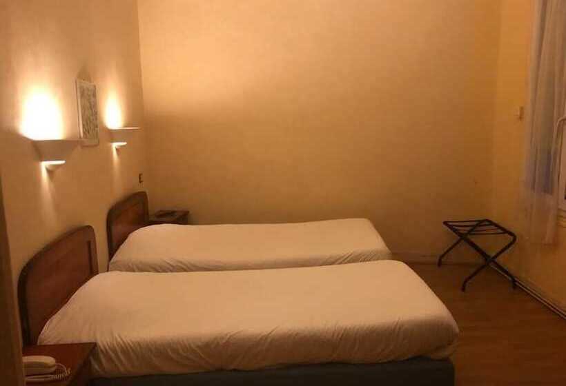 标准三人间, Hôtel Des Couronnes Châteaudun