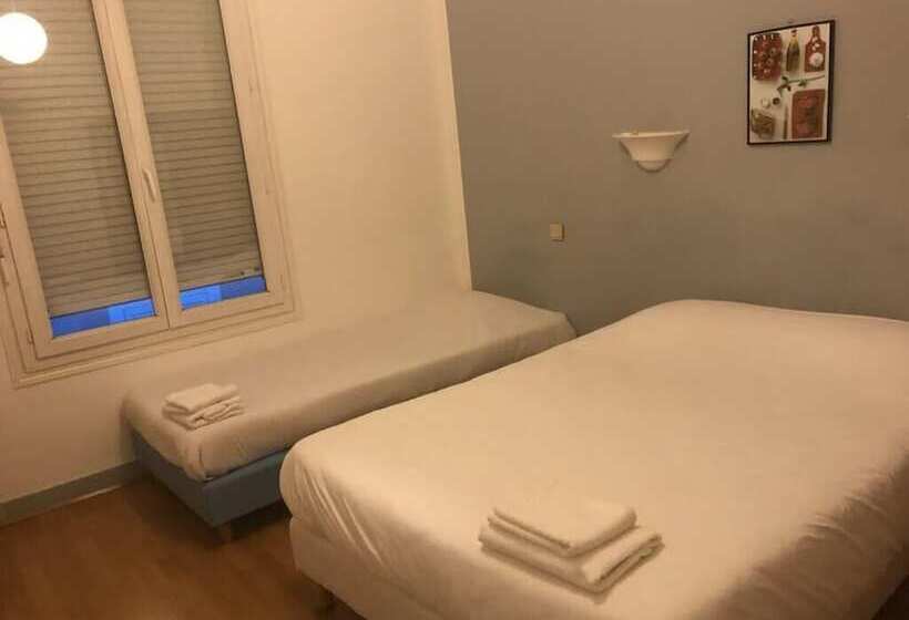 标准三人间, Hôtel Des Couronnes Châteaudun