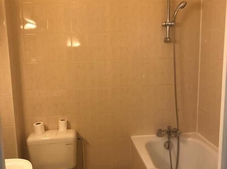 Номер Стандарт Трехместный, Hôtel Des Couronnes Châteaudun