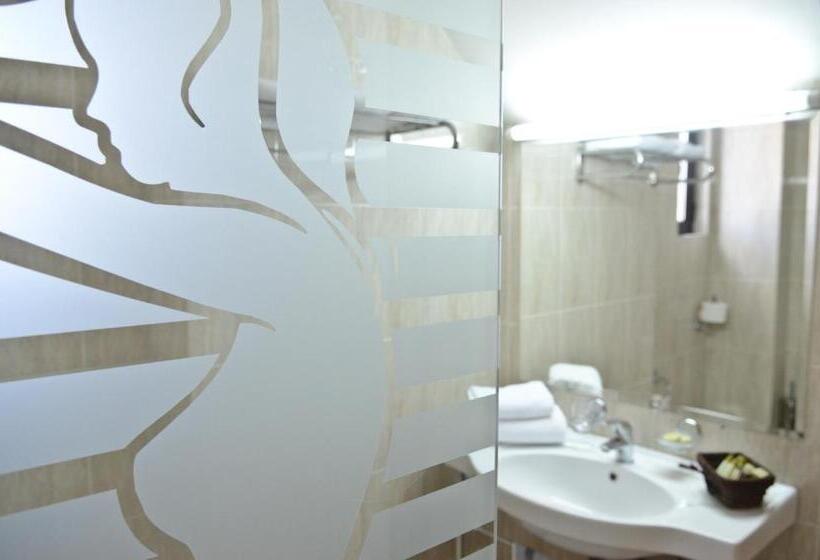 חדר סטנדרט לשלושה, Agrinio Imperial