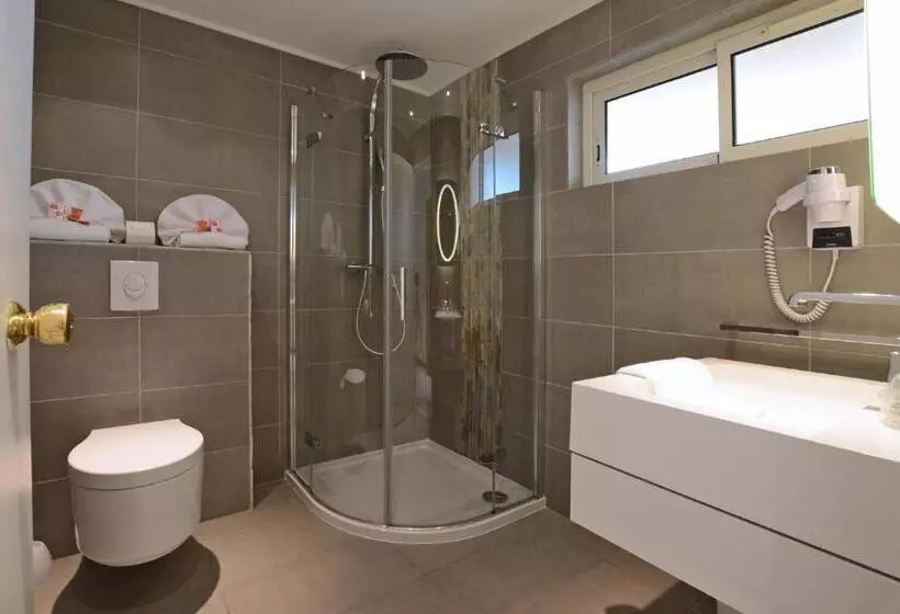 اتاق راحتی سه تخته, Calvi Hôtel