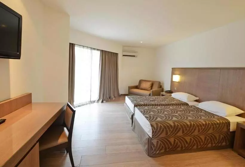 اتاق راحتی سه تخته, Calvi Hôtel