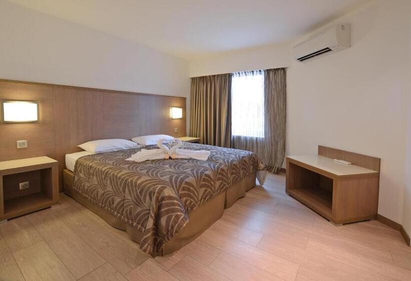 Suite 2 Dormitoare, Calvi Hôtel