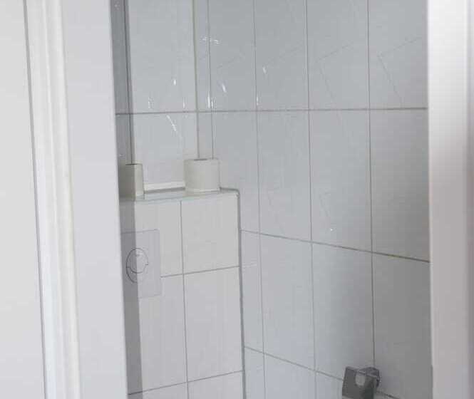 חדר סטנדרט לשלושה, Colonia