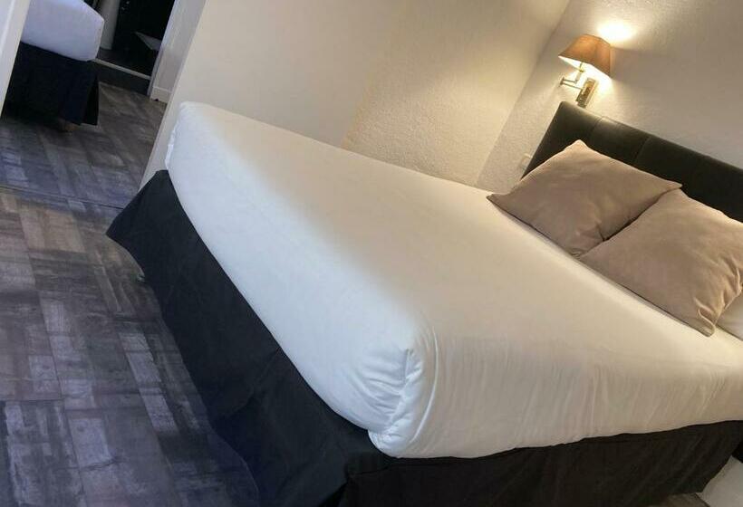 Семейный Номер, Hôtel De La Mer