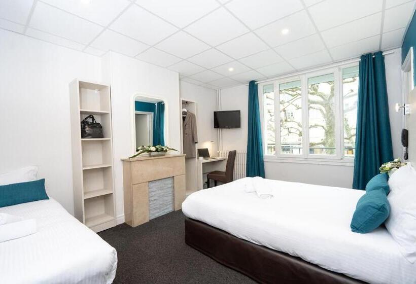 スタンダードトリプルルーム, Logis Hotel Du Chateau