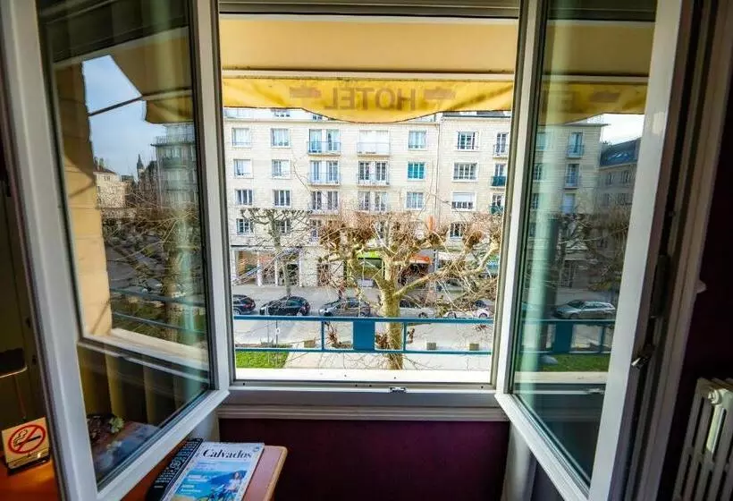 اتاق استاندارد چهار تخته, Logis Hotel Du Chateau