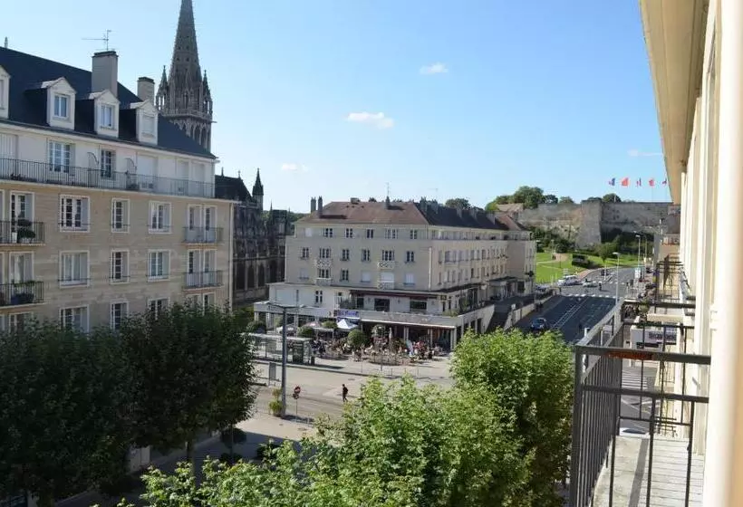 اتاق استاندارد چهار تخته, Logis Hotel Du Chateau