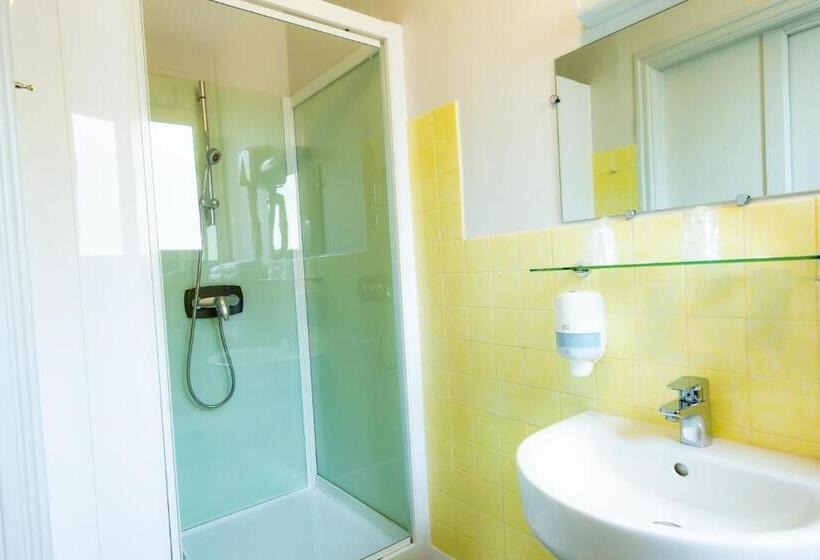 家庭间, Logis Hotel Du Chateau