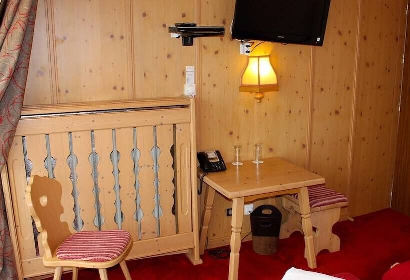 Семейный Номер, Hôtel Macchi Restaurant & Spa