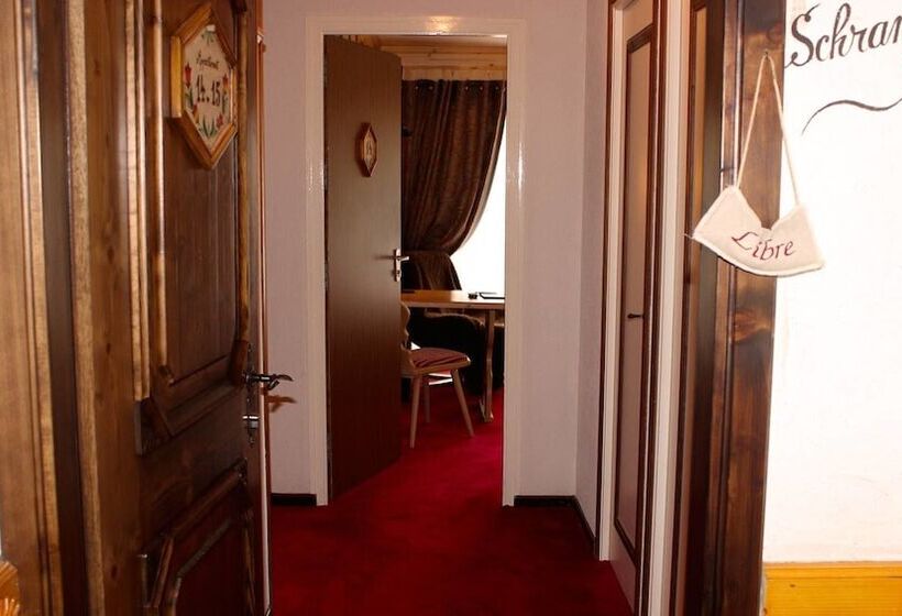 Семейный Номер, Hôtel Macchi Restaurant & Spa