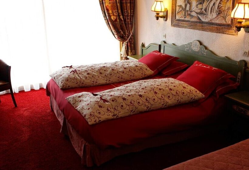 Семейный Номер, Hôtel Macchi Restaurant & Spa