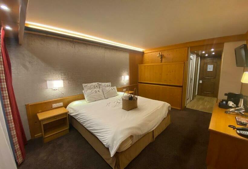 Четырехместный Номер Классик, Hôtel Macchi Restaurant & Spa